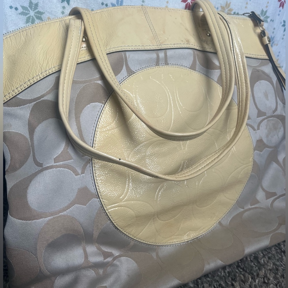 This is a really cute Coach bag it is very clean and has lots of room!